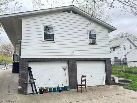939 Nevin St, Akron, OH 44310 photo 3