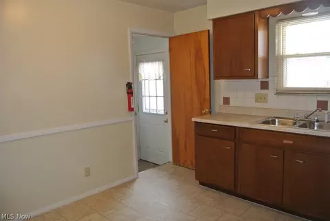 939 Nevin St, Akron, OH 44310 photo 14