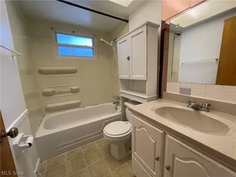 939 Nevin St, Akron, OH 44310 photo 6