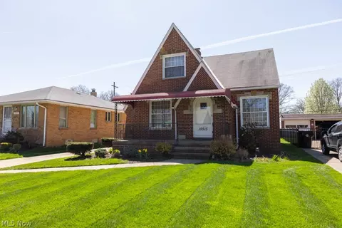 15515 Fischer Rd, Cleveland, OH 44111