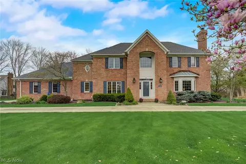 6407 Canterbury Dr, Hudson, OH 44236