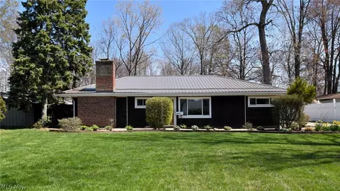 5821 Lake Rd, Mentor On The Lake, OH 44060