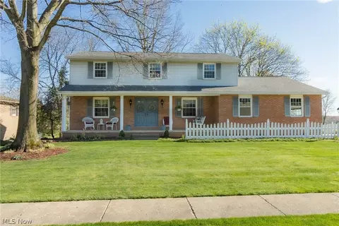 2206 Hillocke St, Louisville, OH 44641