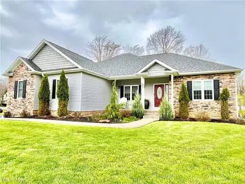 2945 Amity Ln, Conneaut, OH 44030