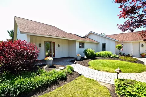 32980 Pineview Cir, North Ridgeville, OH 44039