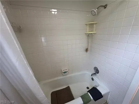 Bath - 2408 Brown Rd, Ashtabula, OH 44004 photo 2 of 3