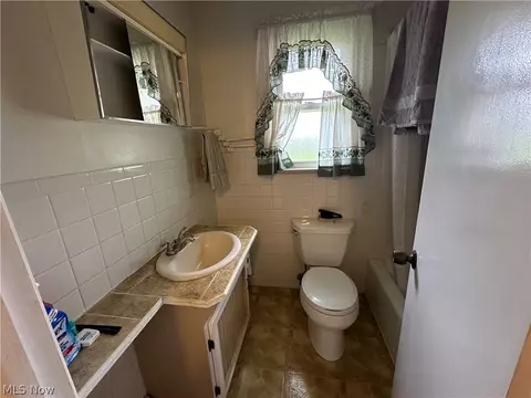 Bath - 2408 Brown Rd, Ashtabula, OH 44004 photo 1 of 3