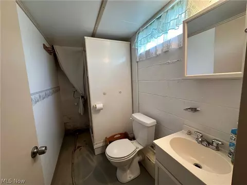 Bath - 2408 Brown Rd, Ashtabula, OH 44004 photo 3 of 3