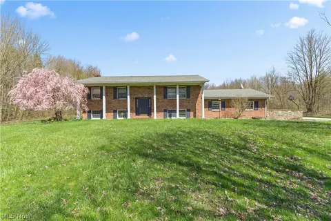 1207 E Jefferson St, Jefferson, OH 44047