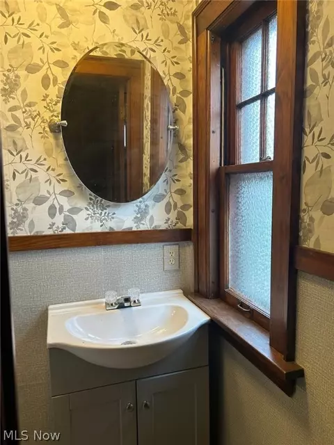 Bath - 5237 Theodore St, Maple Heights, OH 44137 photo 1 of 2