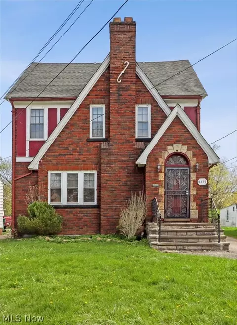 5237 Theodore St, Maple Heights, OH 44137