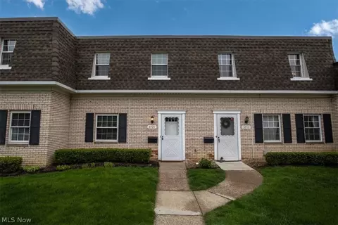 3715 Addington Ct, Fairview Park, OH 44126