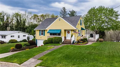 125 Sunset Ln, Marietta, OH 45750