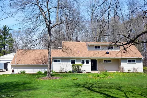 7324 Greenfield Trl, Chesterland, OH 44026