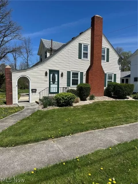 125 High St, New London, OH 44851