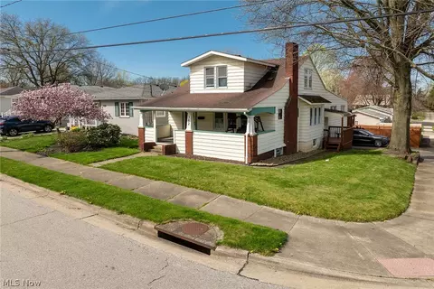 382 Baldwin Rd, Akron, OH 44312