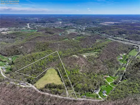5027 SE Indian Hill Rd, Uhrichsville, OH 44683