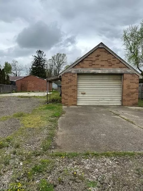 2513 41st St NW, Canton, OH 44709