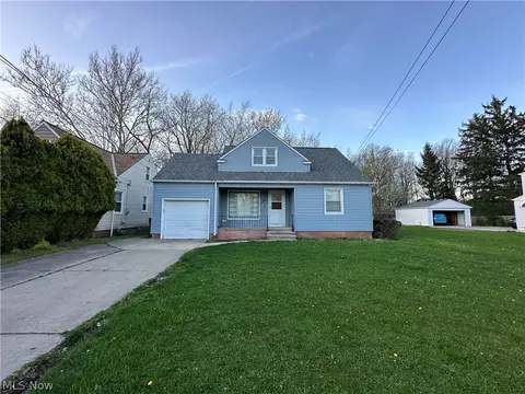 16713 Raymond St, Maple Heights, OH 44137