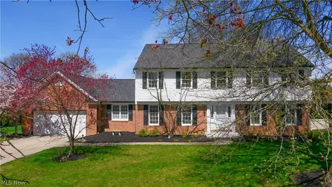 2495 Londonderry Dr, Akron, OH 44333