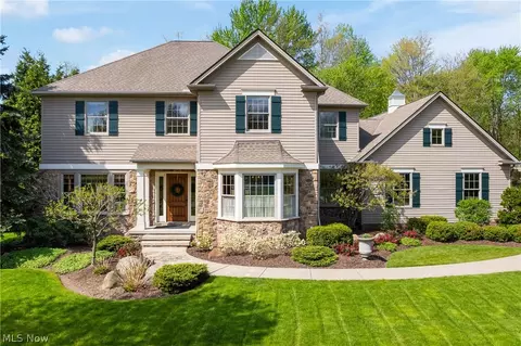 38715 Flanders Dr, Solon, OH 44139