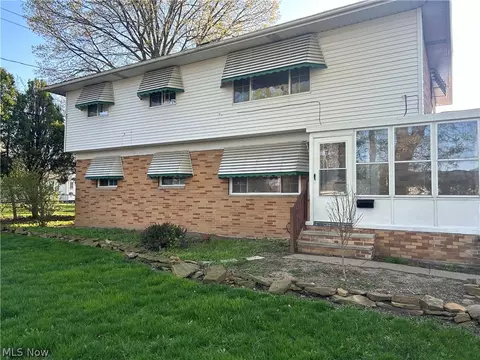 8120 Whittington Dr, Parma, OH 44129