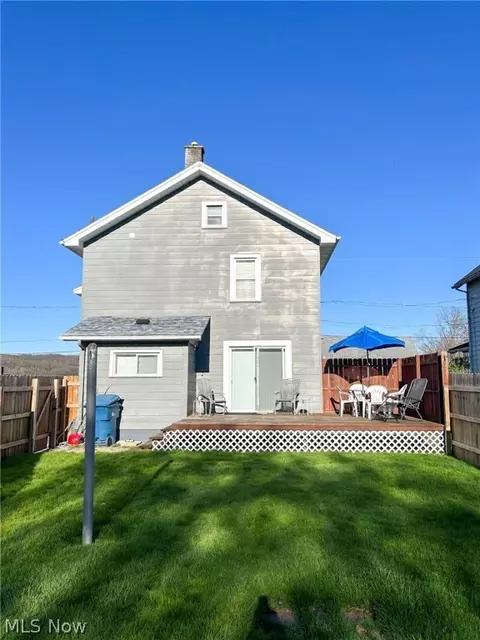 Exterior - 63 Ridgeway St, Struthers, OH 44471 photo 5 of 9
