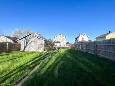 Exterior - 63 Ridgeway St, Struthers, OH 44471 photo 4 of 9