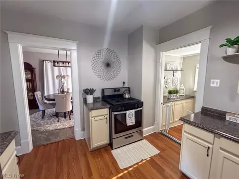 Kitchen - 63 Ridgeway St, Struthers, OH 44471 photo 2 of 4