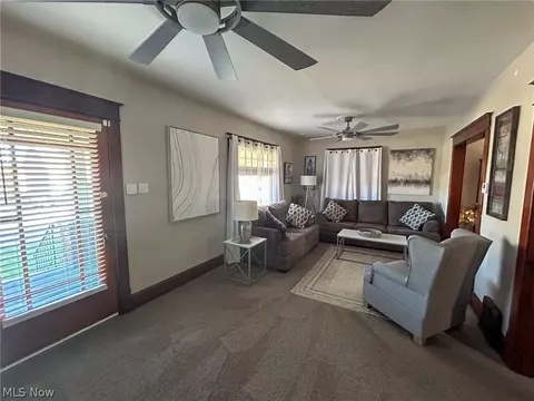 Living - 63 Ridgeway St, Struthers, OH 44471 photo 2 of 3