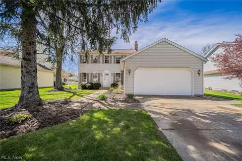 9752 Wainwright Ter, Olmsted Falls, OH 44138