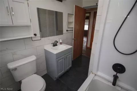 Bath - 215 E Omar St, Struthers, OH 44471 photo 3 of 3