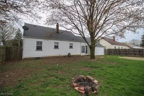 Exterior - 215 E Omar St, Struthers, OH 44471 photo 8 of 9