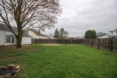 Exterior - 215 E Omar St, Struthers, OH 44471 photo 7 of 9
