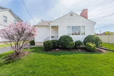416 Foster Ave, Elyria, OH 44035