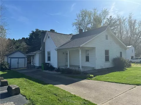 509 W Chestnut St, Coshocton, OH 43812