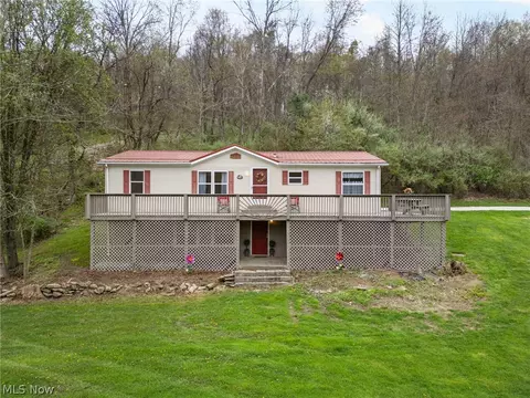 4235 Jade Rd NW, Dellroy, OH 44620