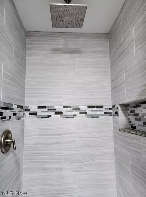 Bath - 2520 Tryon Rd, Ashtabula, OH 44004 photo 2 of 5
