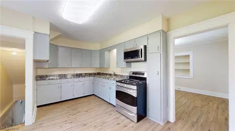 Kitchen - 145 Jesse Ave, Akron, OH 44310 photo 2 of 4