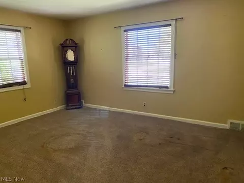 Living - 2542 W 8th St, Ashtabula, OH 44004 photo 2 of 2