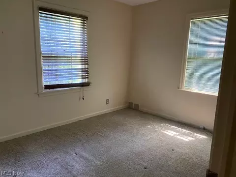 Bedroom - 2542 W 8th St, Ashtabula, OH 44004 photo 2 of 4