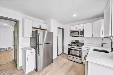 Kitchen - 1609 Mapledale Rd, Wickliffe, OH 44092 photo 2 of 4