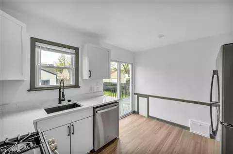 Kitchen - 1609 Mapledale Rd, Wickliffe, OH 44092 photo 4 of 4