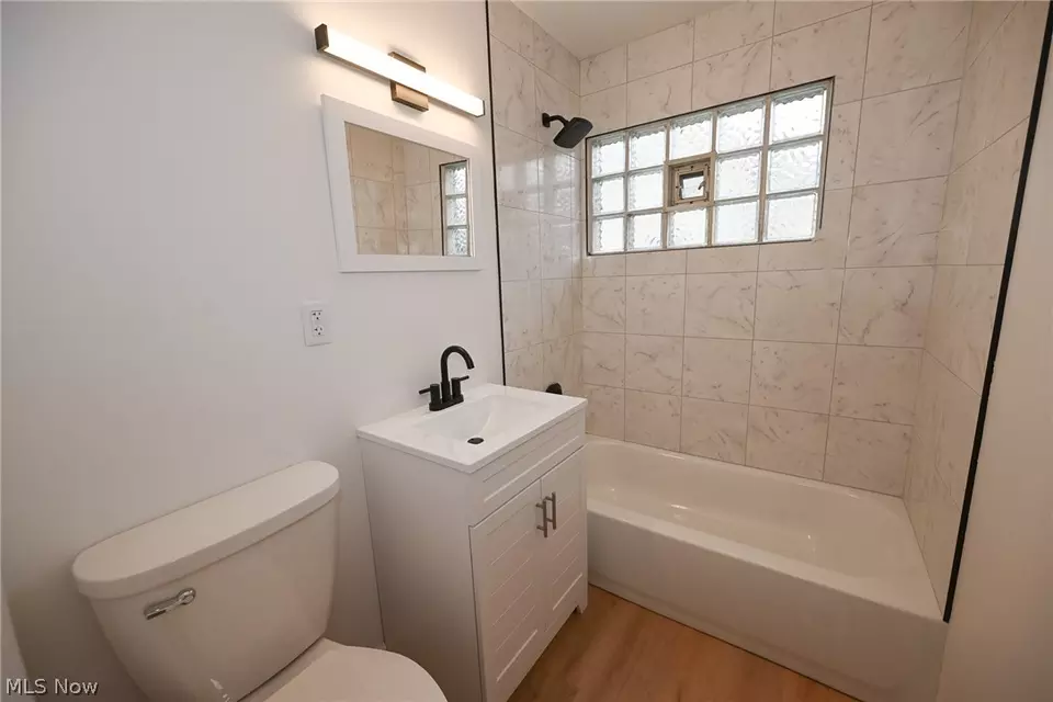 Bath - 4660 E 173rd St, Cleveland, OH 44128 photo 1 of 1