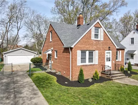 1844 Oakmount Rd, Cleveland, OH 44121