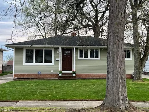 15800 Morning Star Ave, Maple Heights, OH 44137