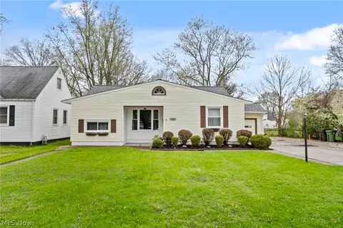 764 Mannering Rd, Eastlake, OH 44095