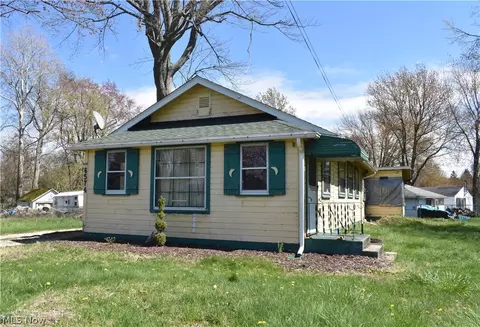 6574 Lake Rd W, Madison, OH 44057