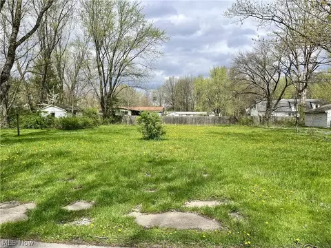 4484 Richmond Ave, Newton Falls, OH 44444