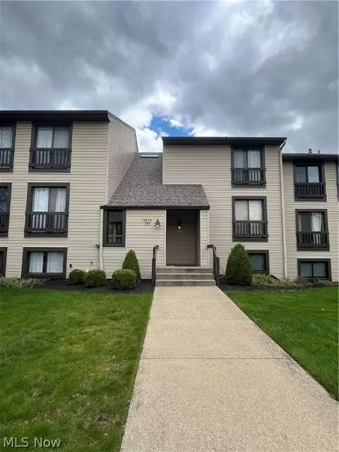 6270 Greenwood Pkwy #303, Northfield, OH 44067